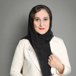 خانم ساره گلستانی همکار بخش هنردرمانی مرکز مشاوره راه سبز هشتگرد